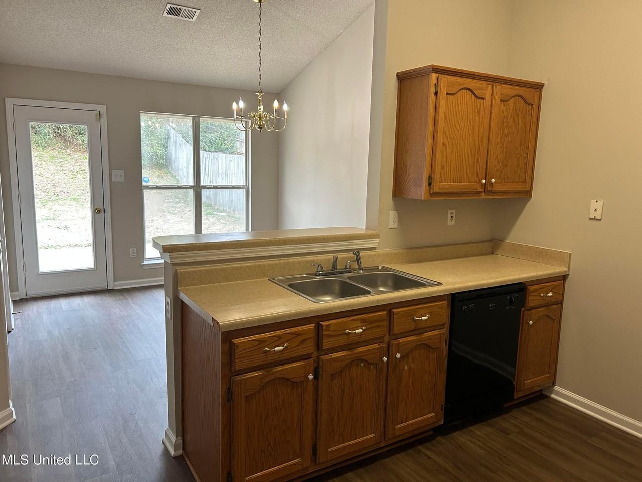 5371 Bradley Ln - Photo 3 of 19