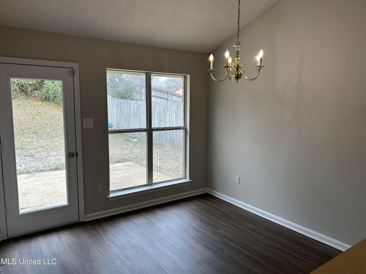 5371 Bradley Ln - Photo 6 of 19