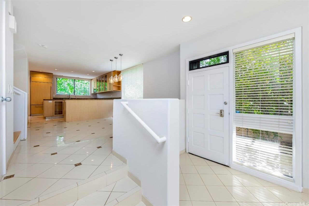 125 Maunalua Ave Apt A #9 - Photo 5 of 25