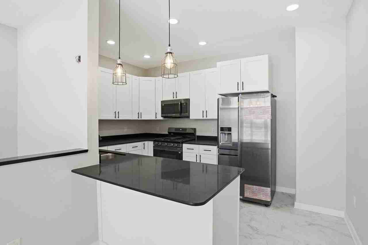 1540 119th St #201 - Photo 3 of 17