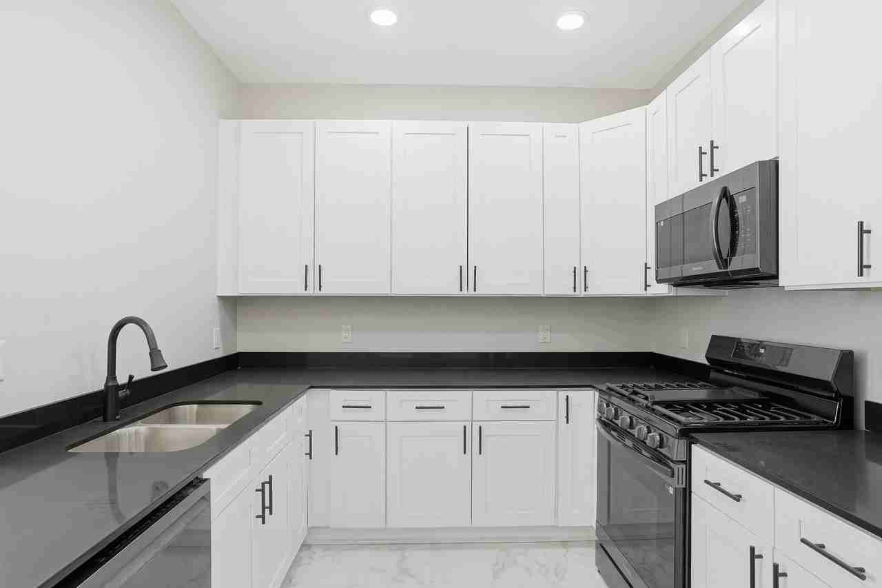 1540 119th St #201 - Photo 5 of 17