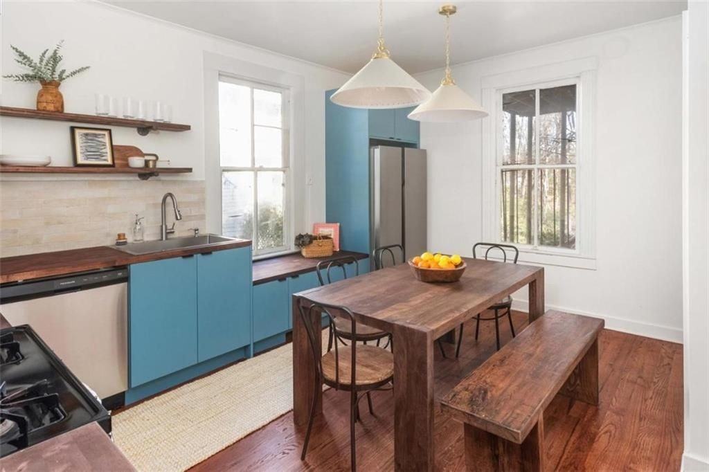 235 Elizabeth St Ne - Photo 5 of 38