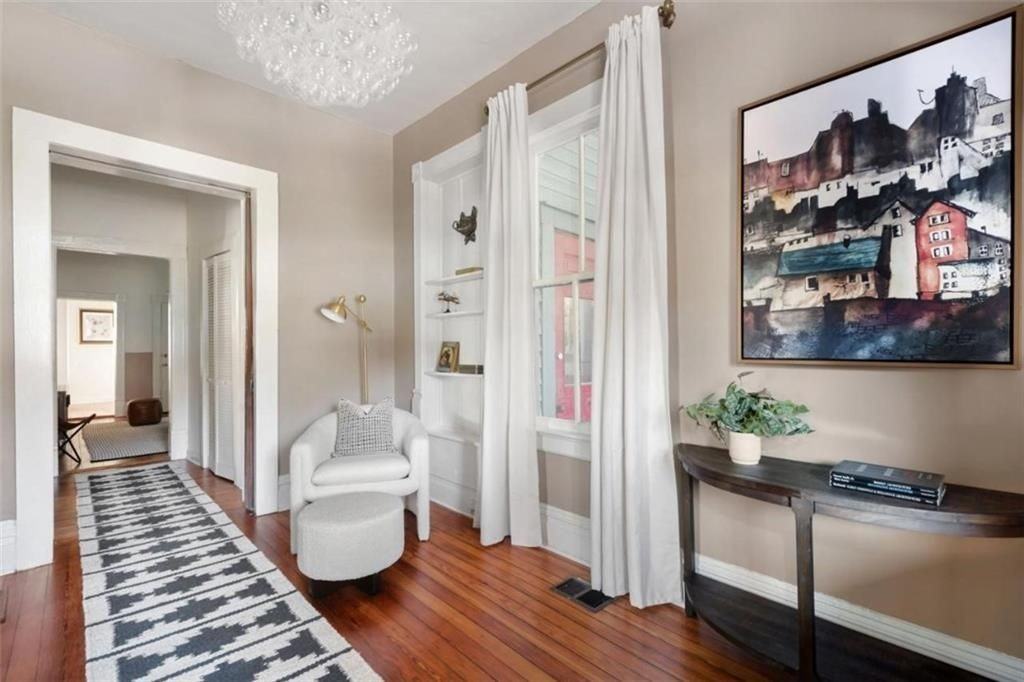 235 Elizabeth St Ne - Photo 7 of 38