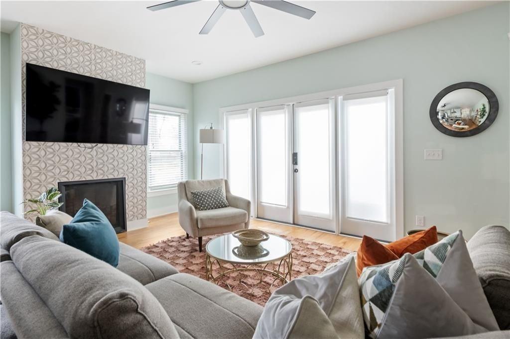 1393 Glenwood Ave Se - Photo 6 of 50