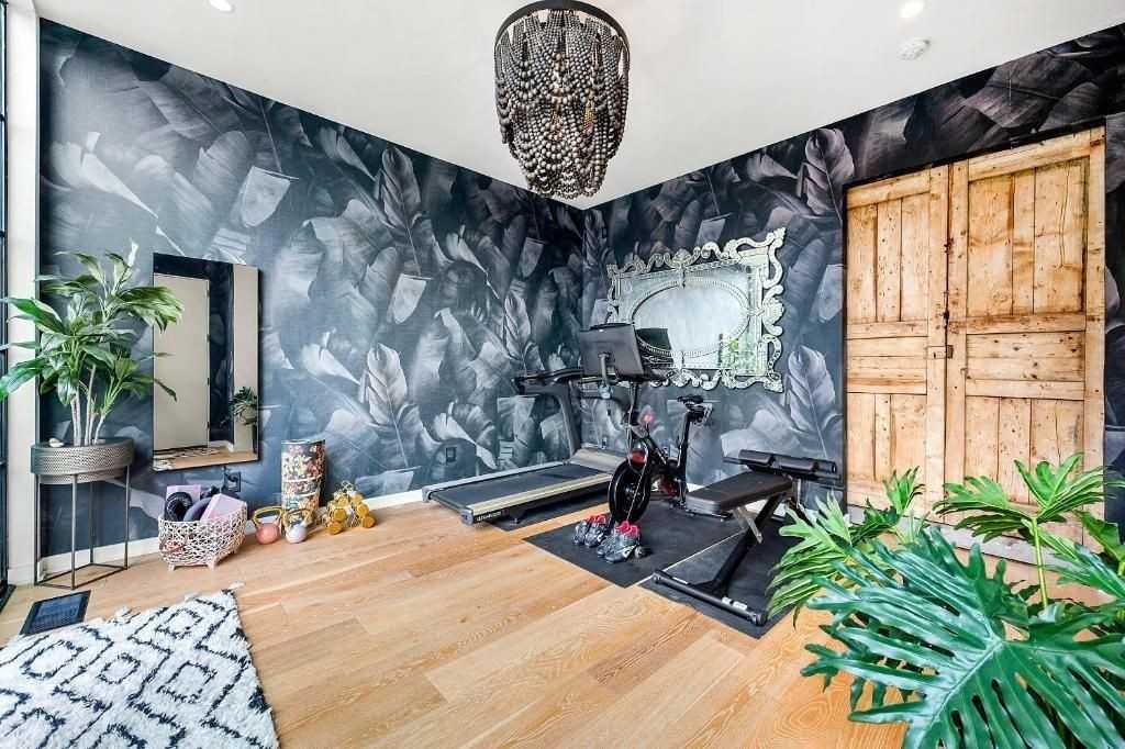 1008 Albion Ave Ne - Photo 2 of 22