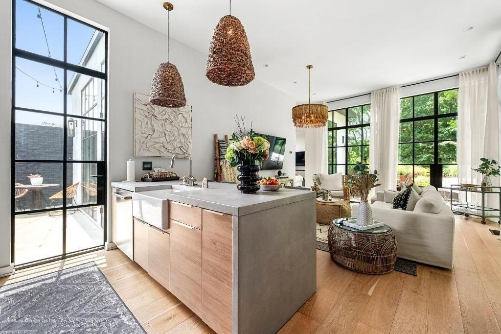 1008 Albion Ave Ne - Photo 5 of 22