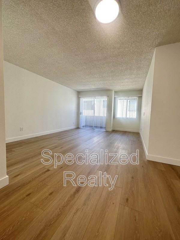 1233 Stanley Ave #3 - Photo 4 of 12