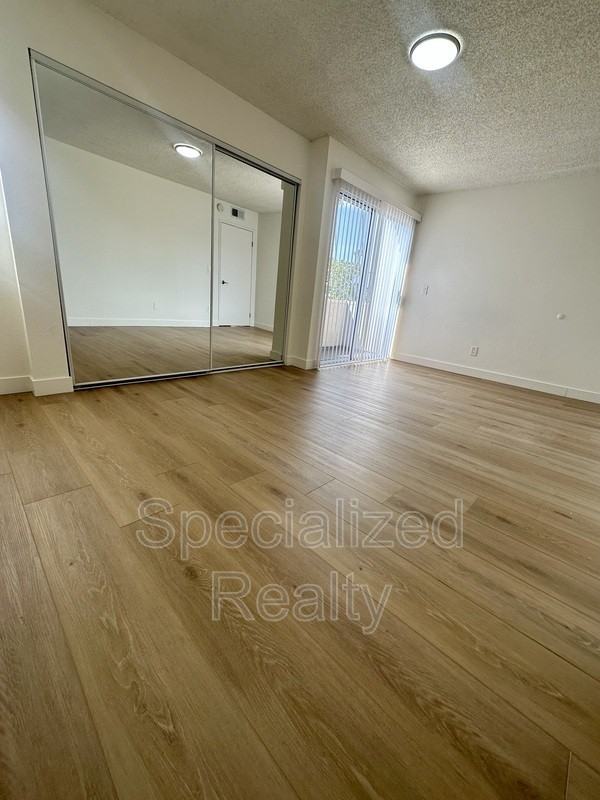 1233 Stanley Ave #3 - Photo 5 of 12