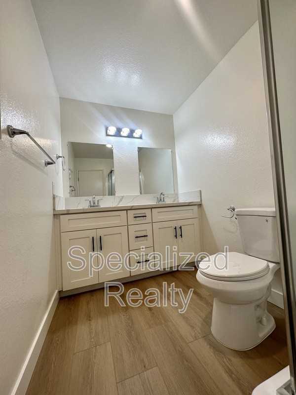 1233 Stanley Ave #3 - Photo 7 of 12