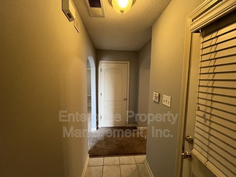 10099 Cross Valley Dr - Photo 4 of 23