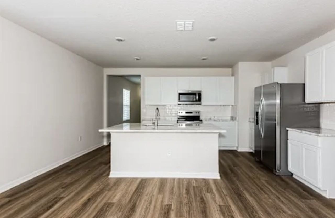 8026 Majestic Palms Ct - Photo 4 of 10