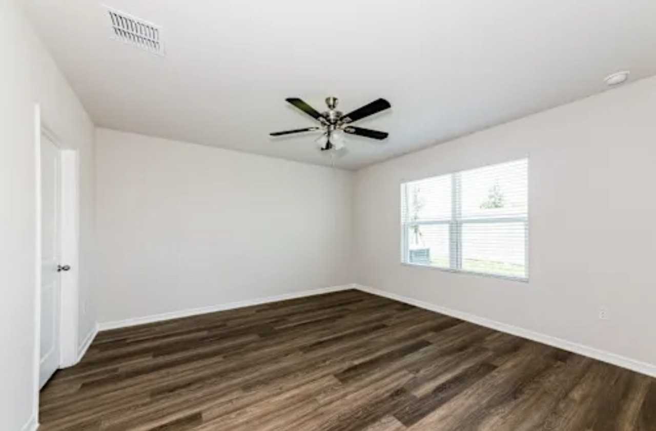 8026 Majestic Palms Ct - Photo 6 of 10