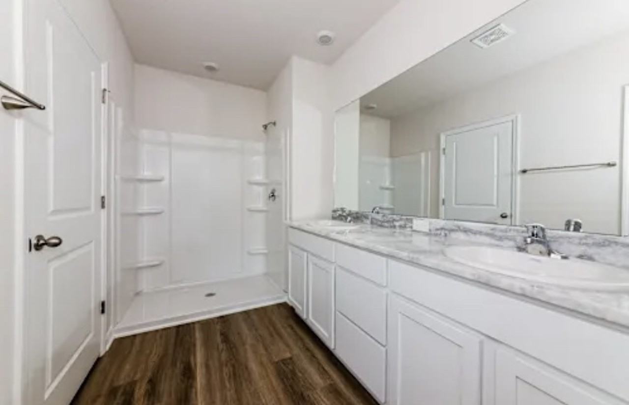 8026 Majestic Palms Ct - Photo 7 of 10