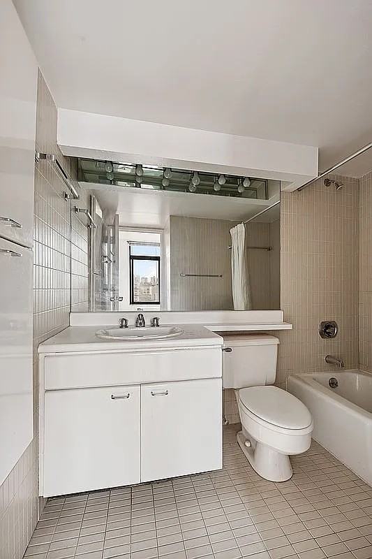 400 E 70th St #1903 - Photo 5 of 6