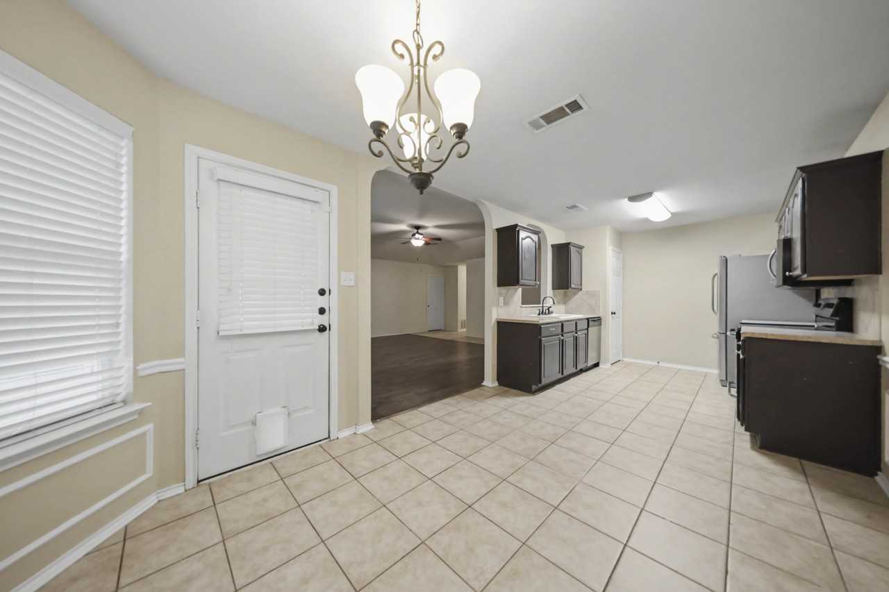 5202 Waltz Ct - Photo 4 of 18