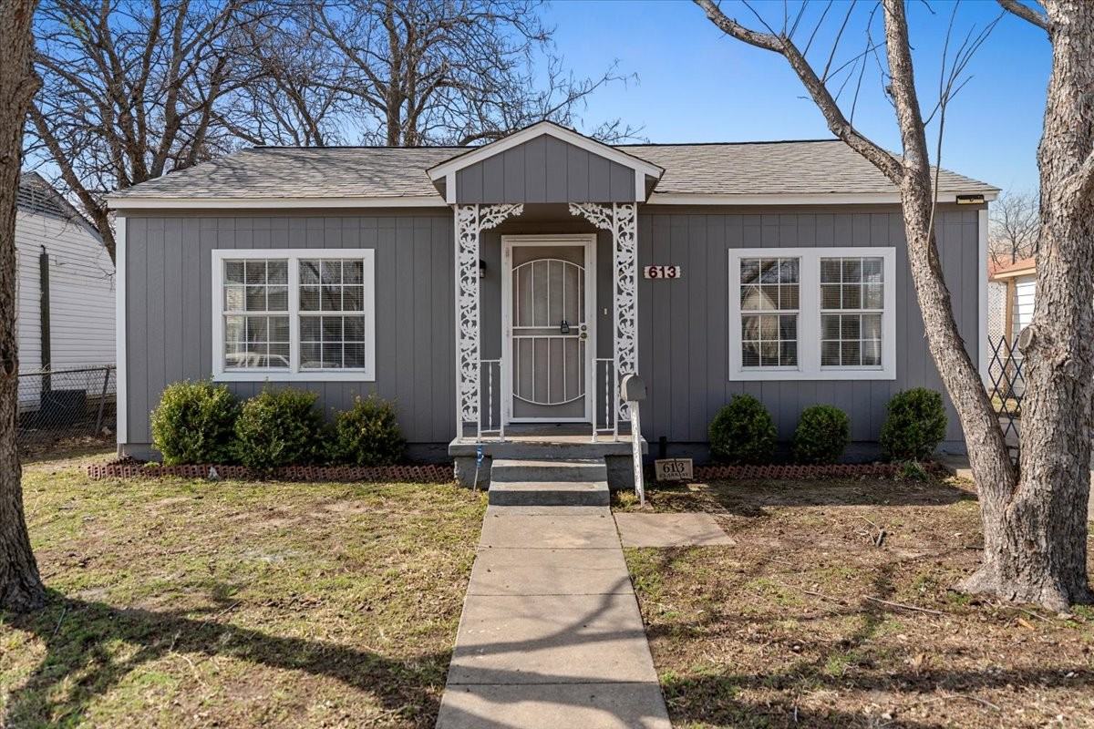 613 Clark St - Photo 2 of 40