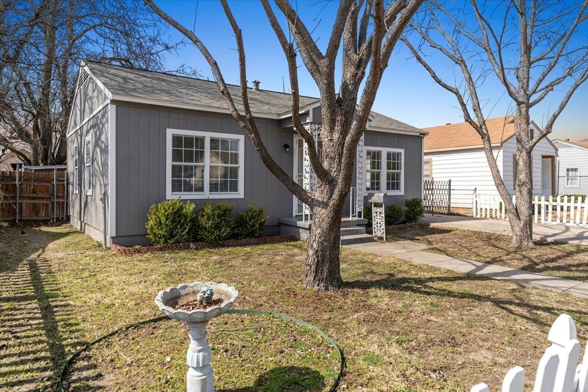 613 Clark St - Photo 3 of 40