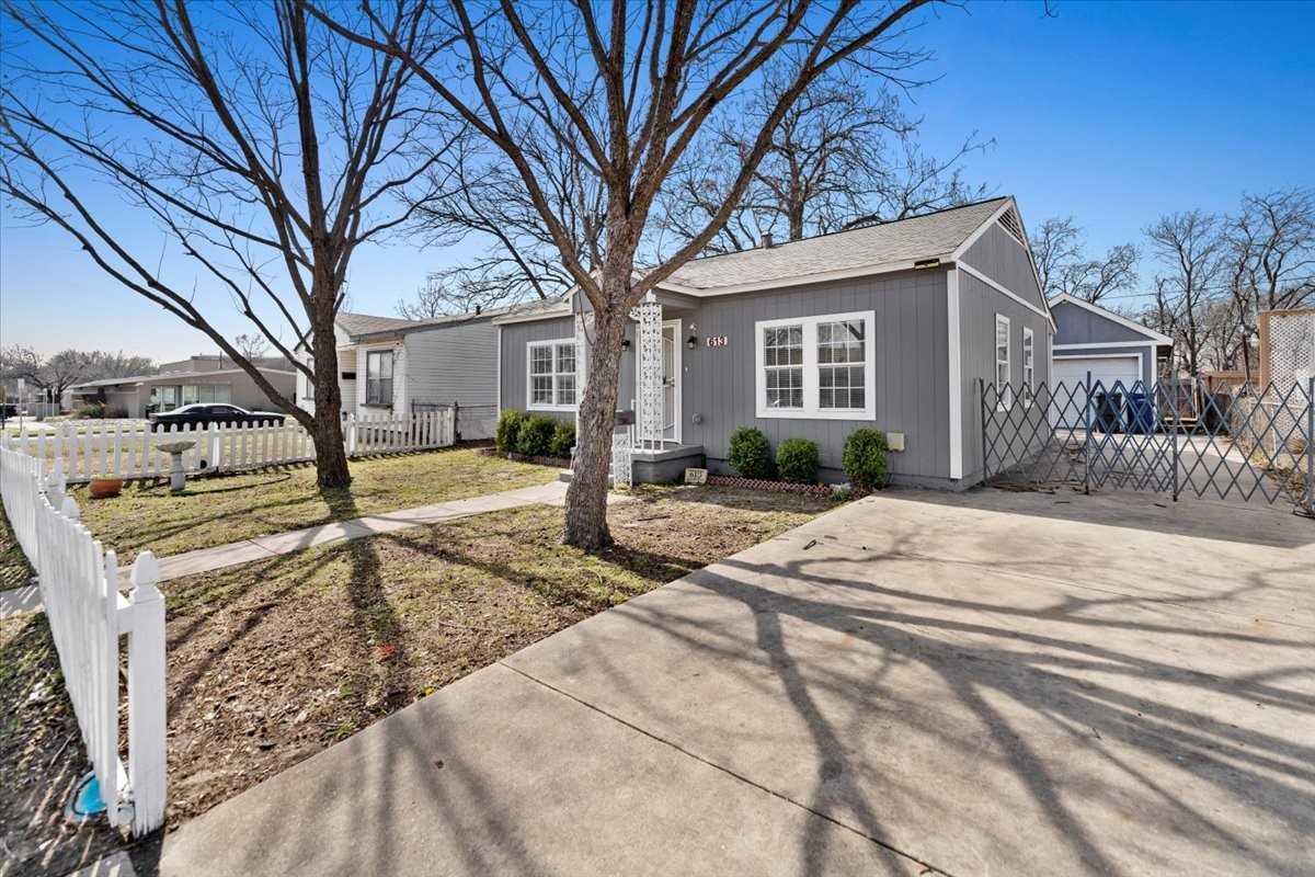 613 Clark St - Photo 4 of 40