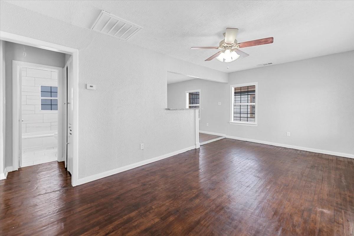 613 Clark St - Photo 6 of 40