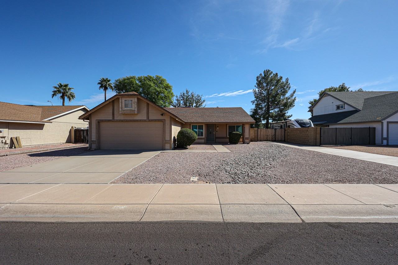 4583 W Elgin St - Photo 2 of 46