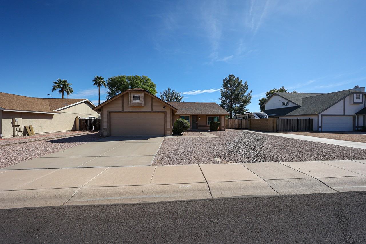 4583 W Elgin St - Photo 3 of 46