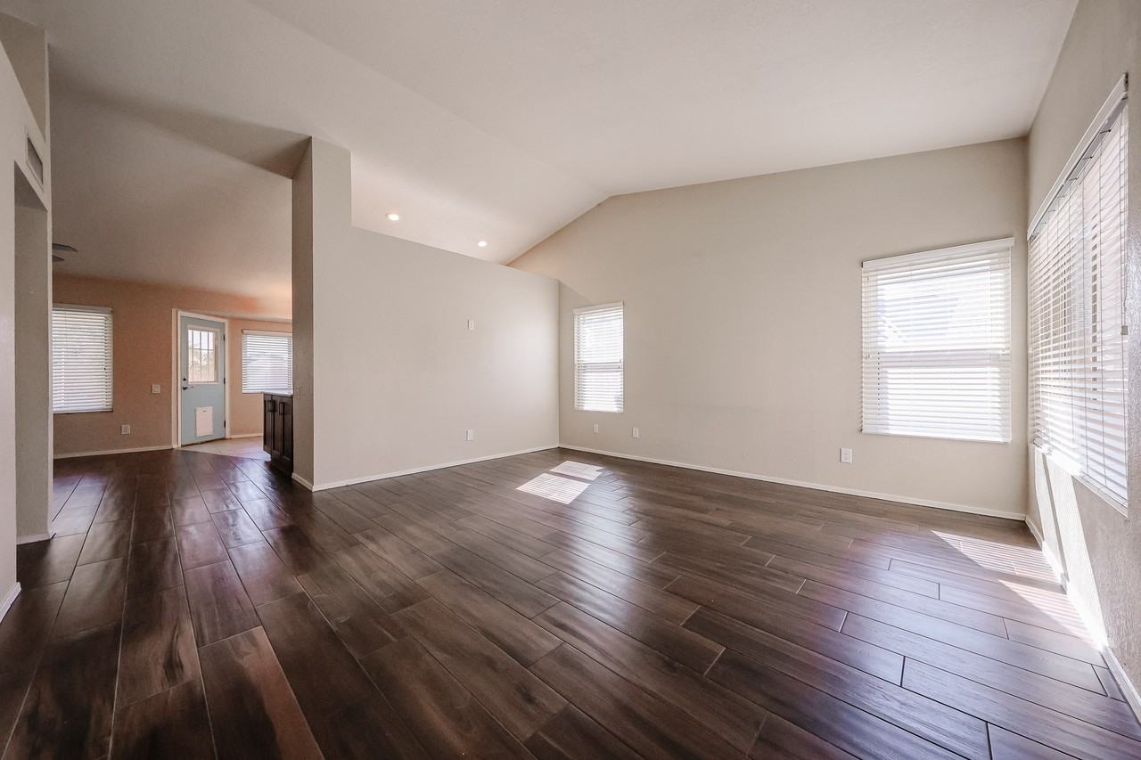 4583 W Elgin St - Photo 5 of 46