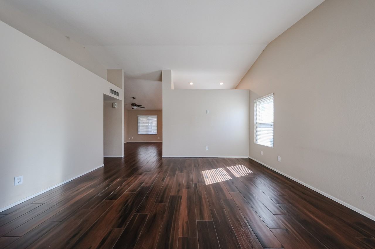 4583 W Elgin St - Photo 6 of 46