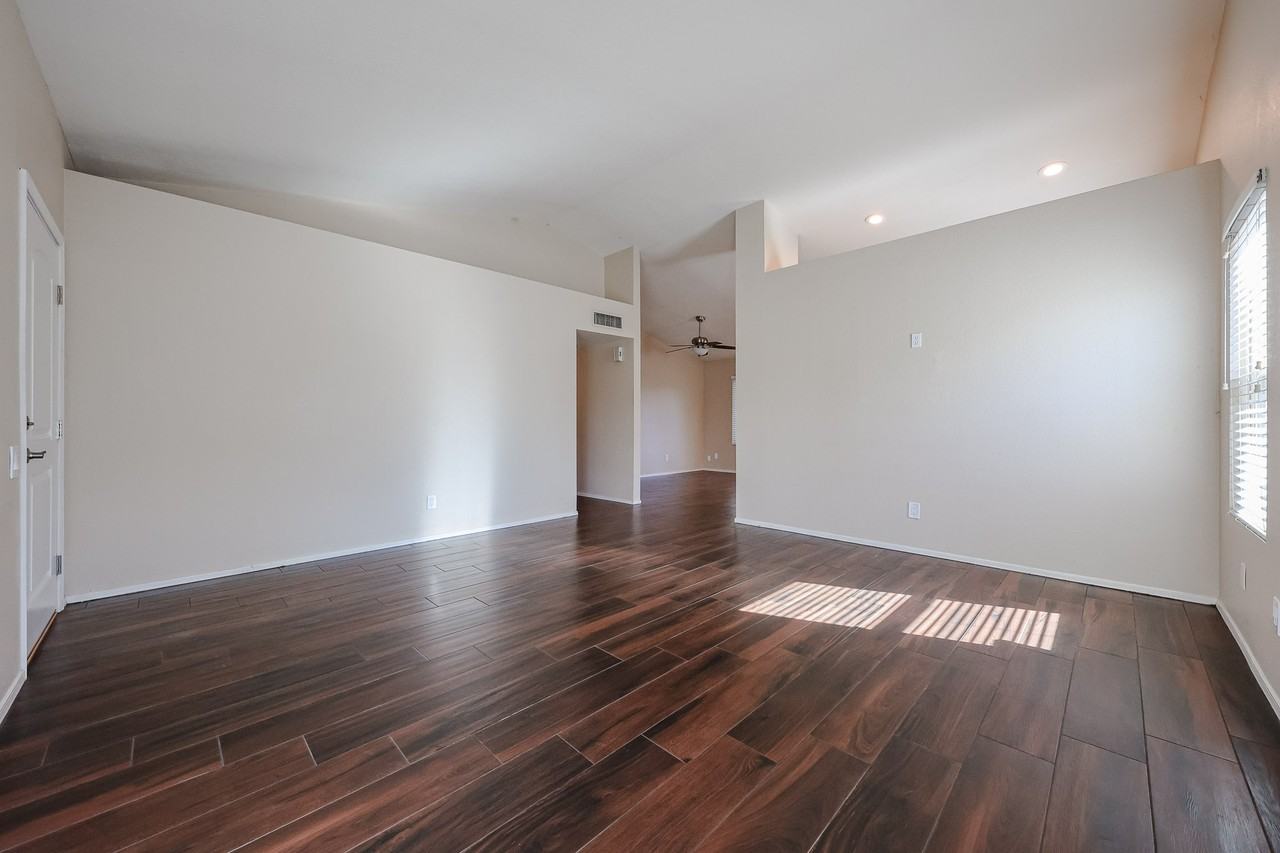 4583 W Elgin St - Photo 7 of 46