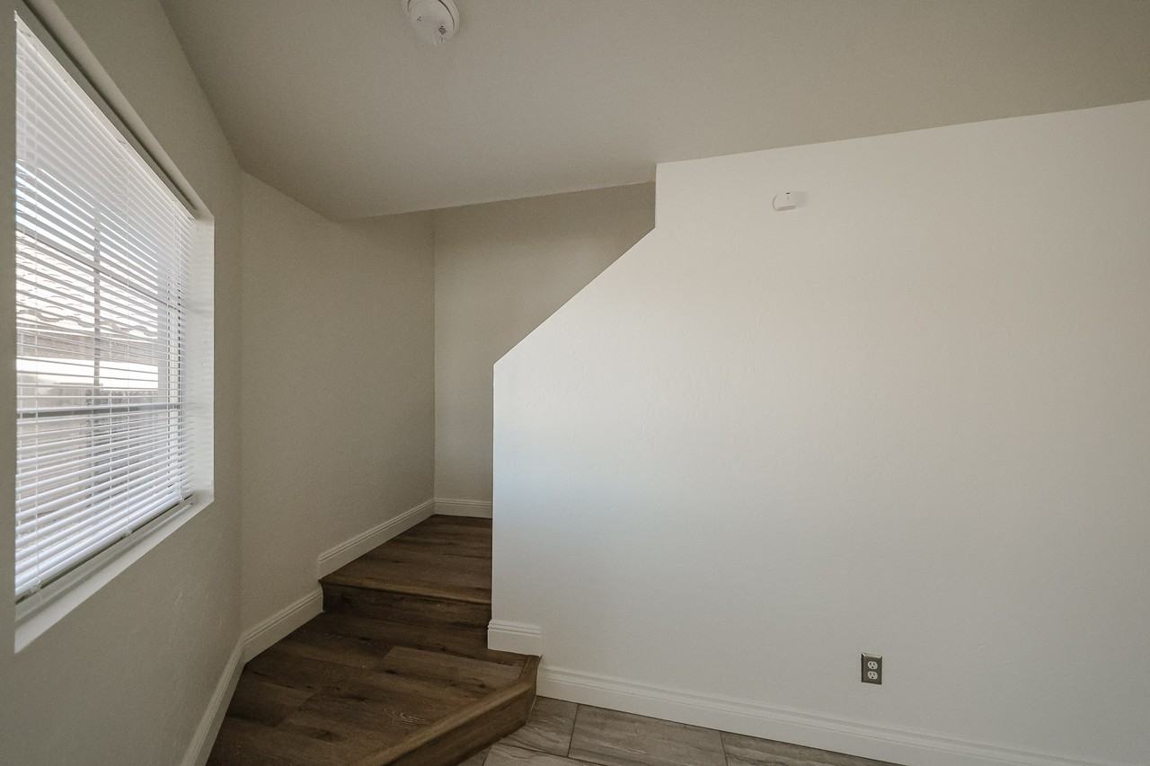 7315 S 30th Ave - Photo 3 of 33