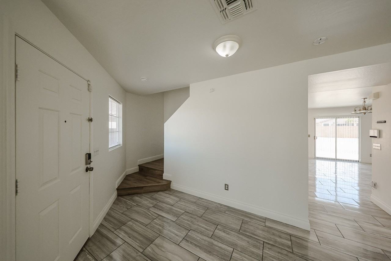 7315 S 30th Ave - Photo 5 of 33