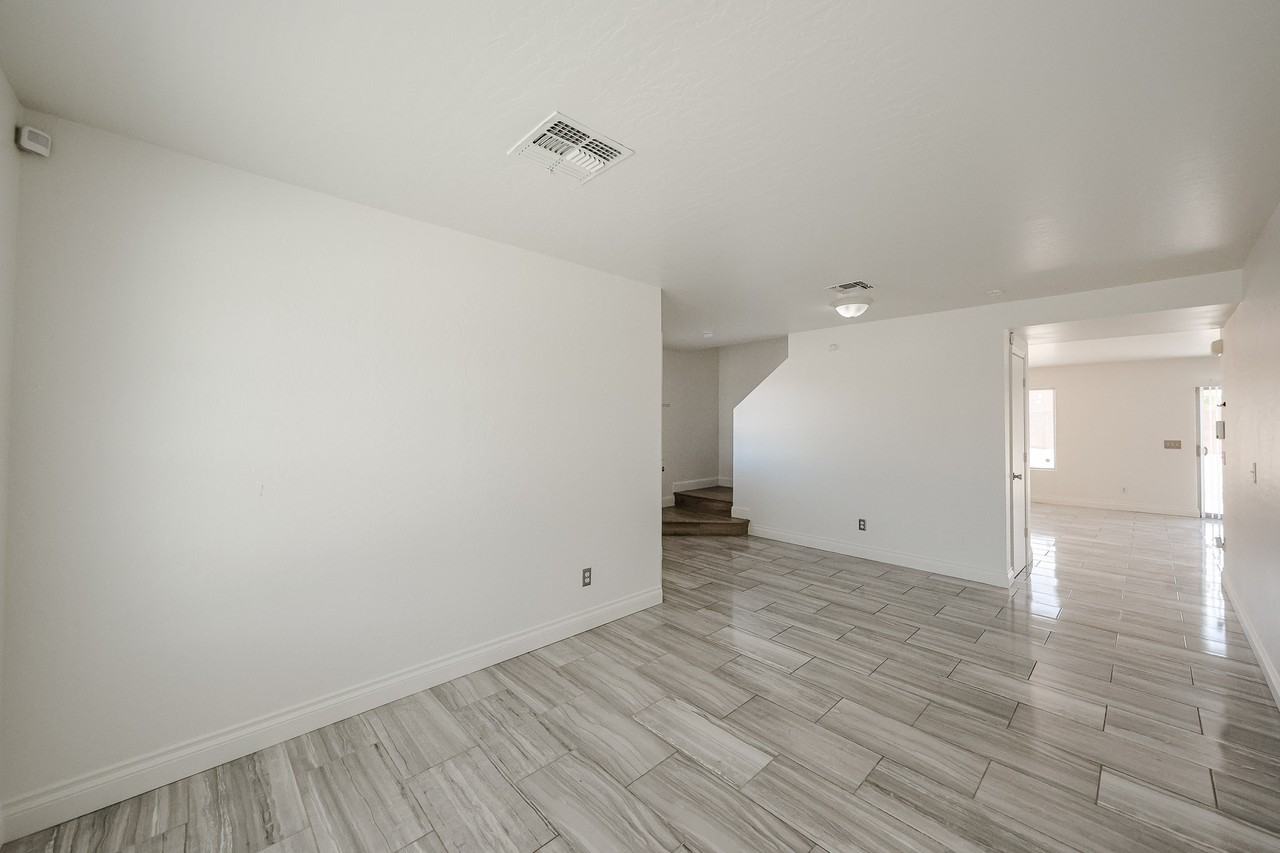 7315 S 30th Ave - Photo 7 of 33