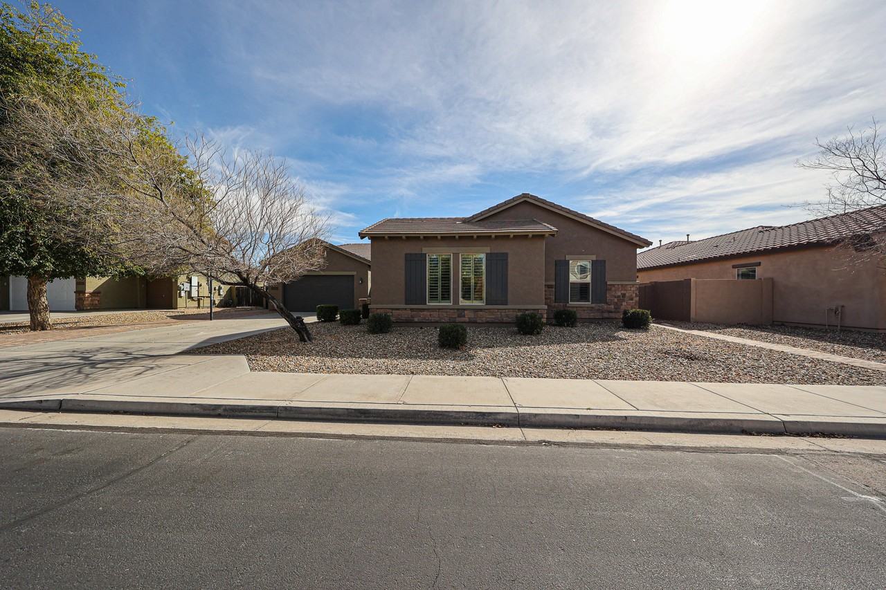 1935 W Sparrow Dr - Photo 3 of 50