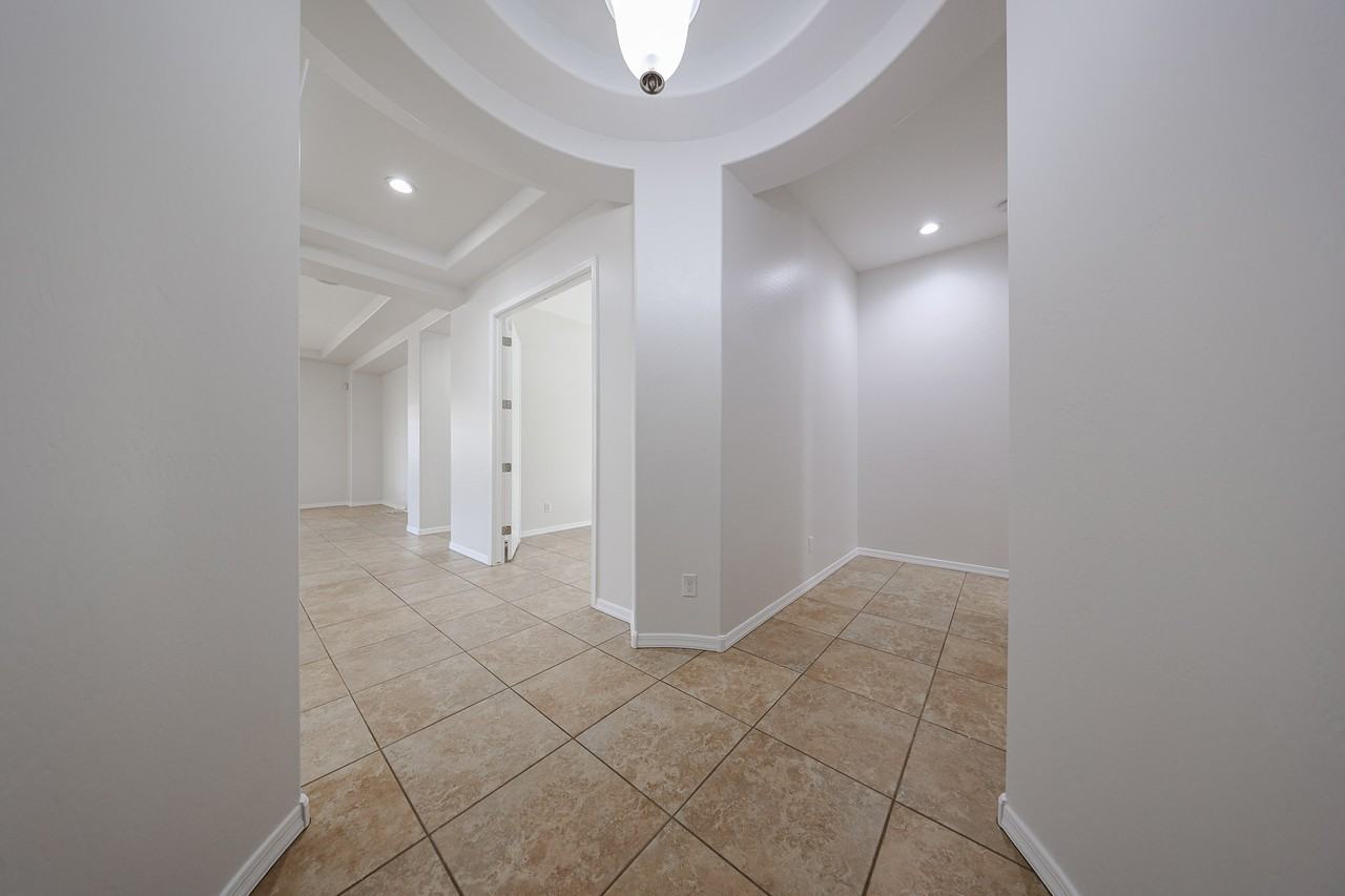 1935 W Sparrow Dr - Photo 6 of 50