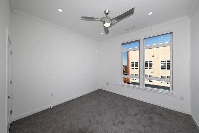 119 Searing Ave - Photo 3 of 4