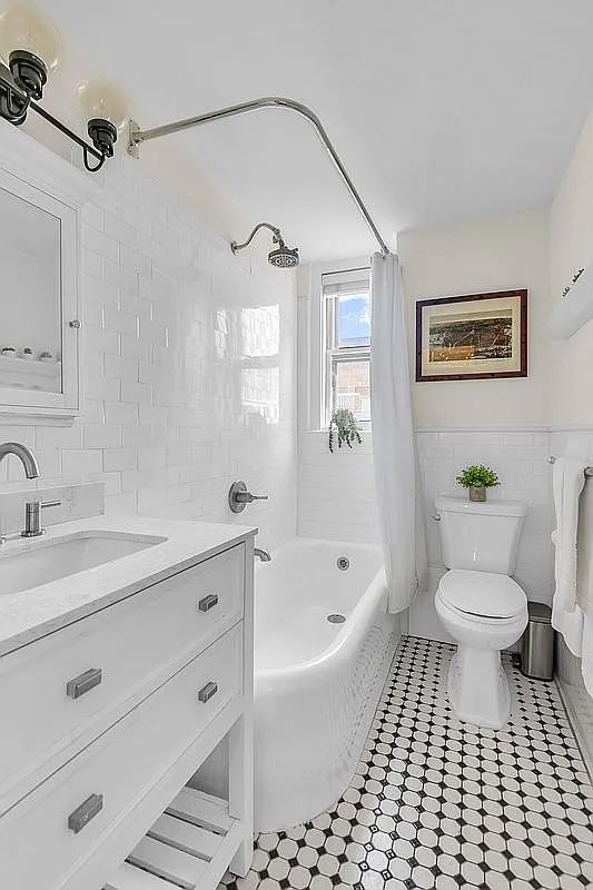 24 Monroe Pl #11B - Photo 2 of 6