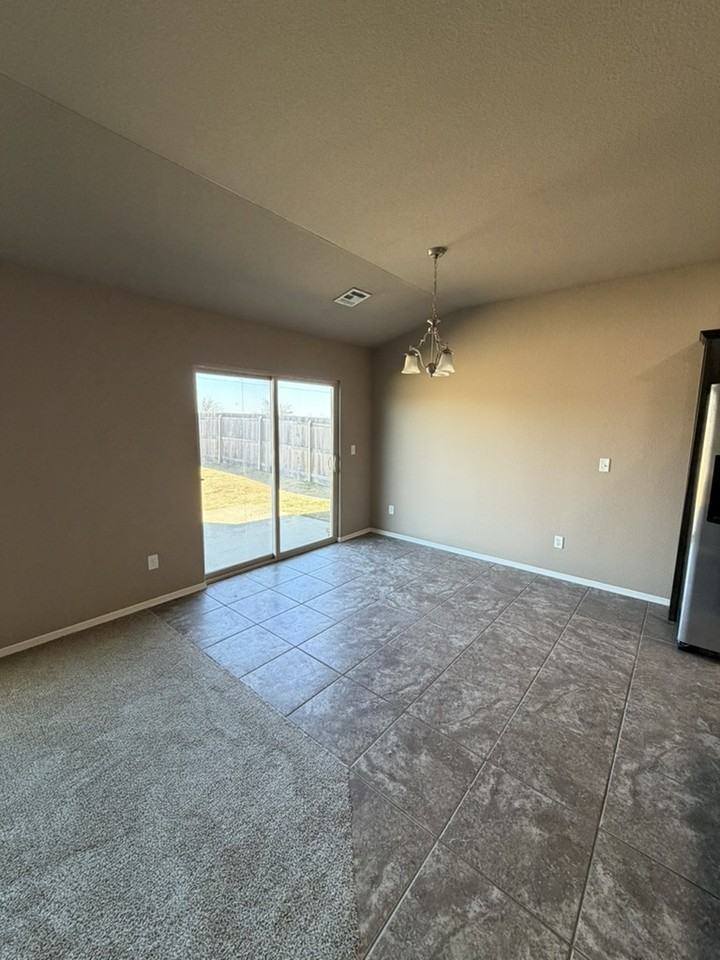 18203 E 41st Pl S - Photo 3 of 10