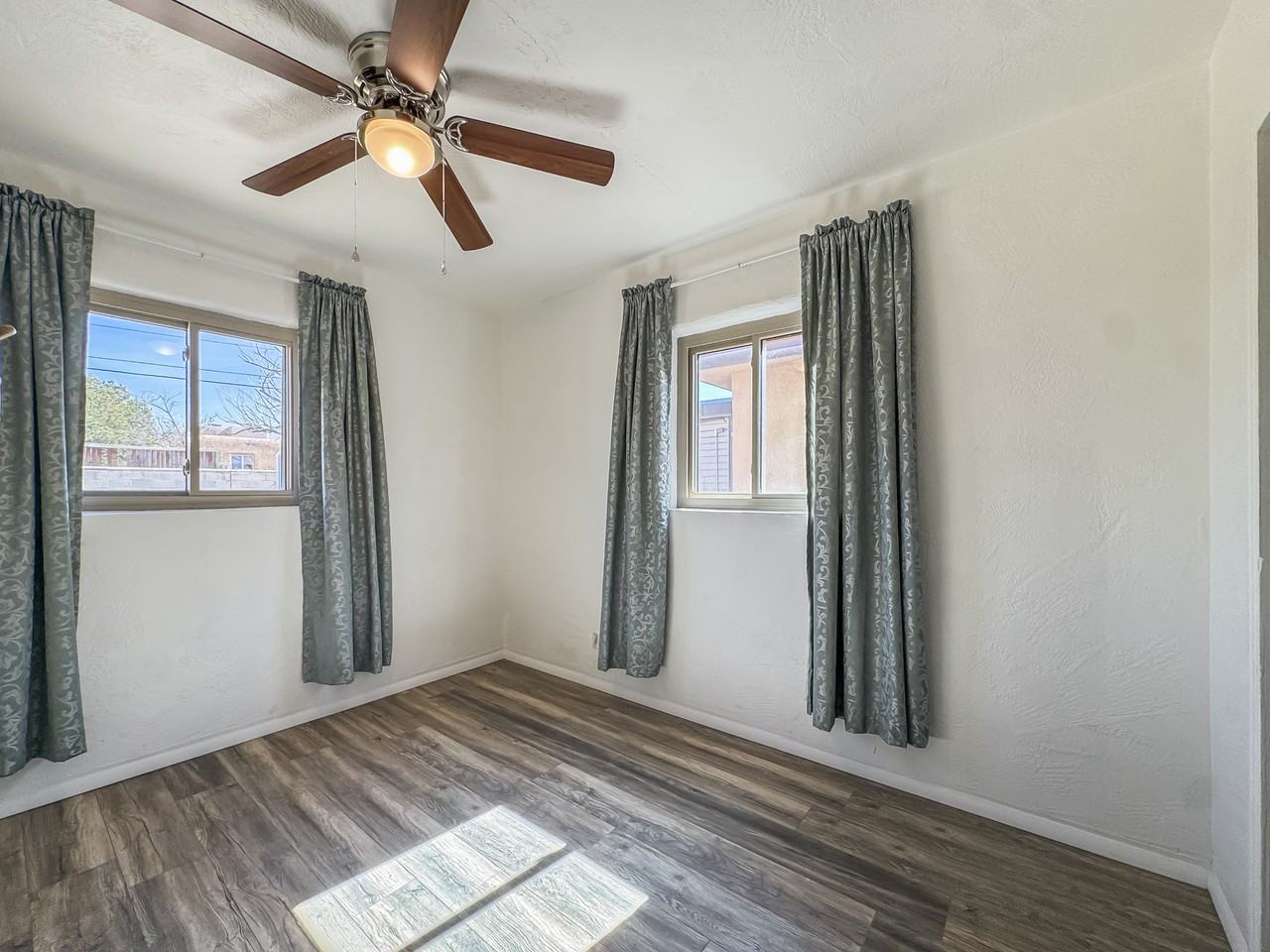 1828 Dakota St Ne - Photo 7 of 21