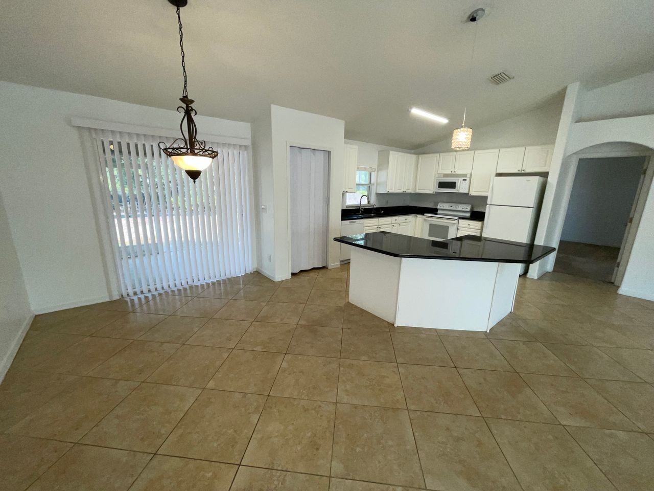 2614 Carol Pl - Photo 3 of 17