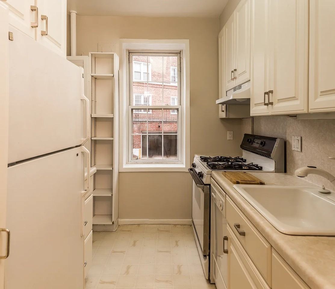 4 Midland Gdns #1H - Photo 5 of 11