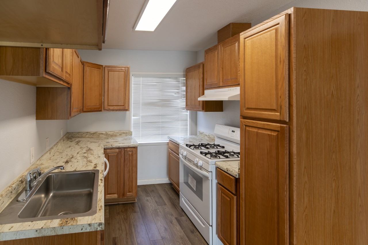 510 1/2 N I St - Photo 3 of 15