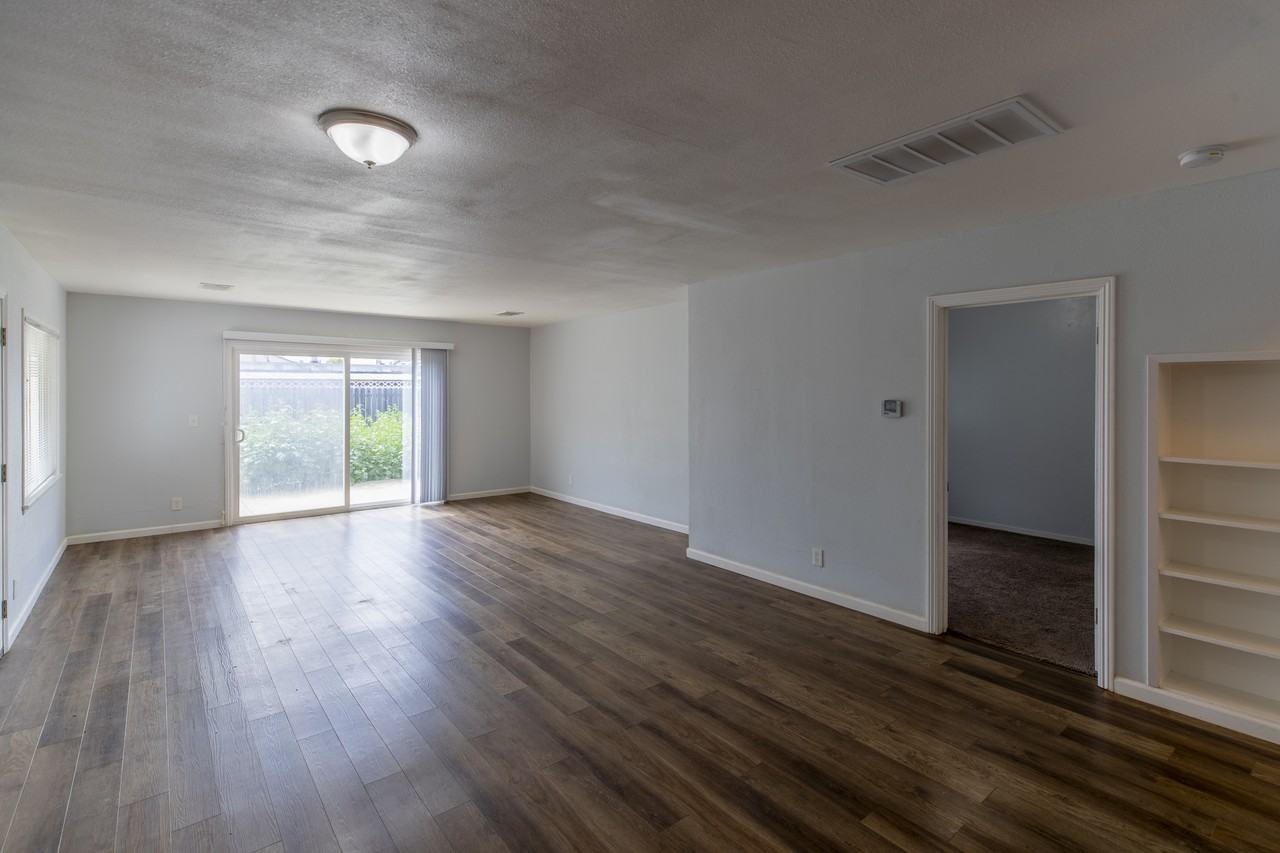 510 1/2 N I St - Photo 5 of 15