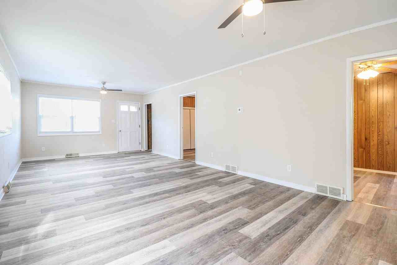 1722 S Brookfield St - Photo 2 of 17