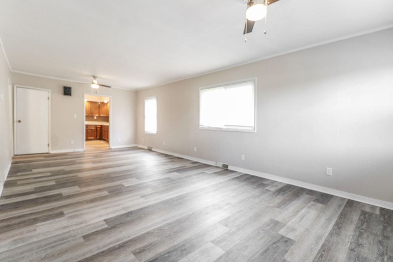 1722 S Brookfield St - Photo 5 of 17