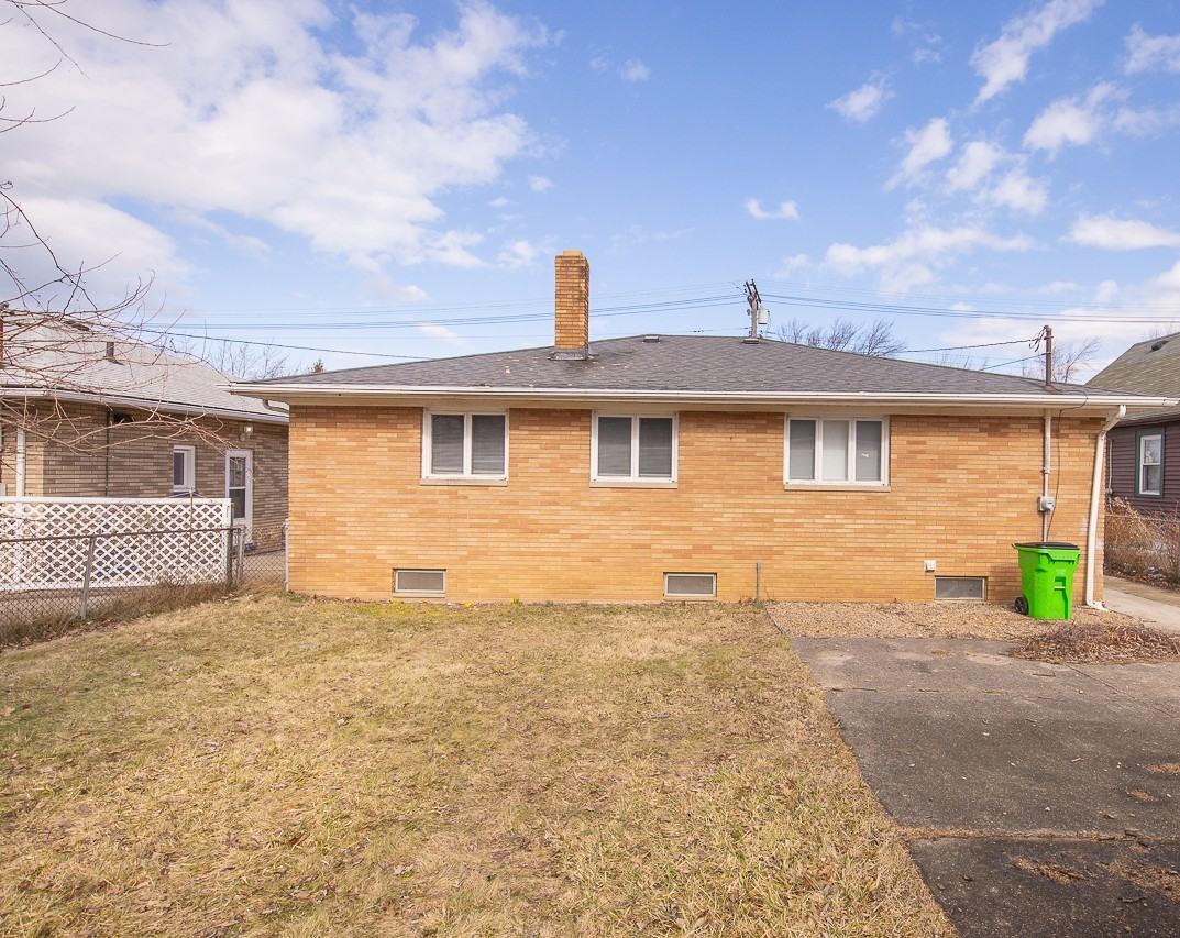 21920 Miller Ave - Photo 2 of 27