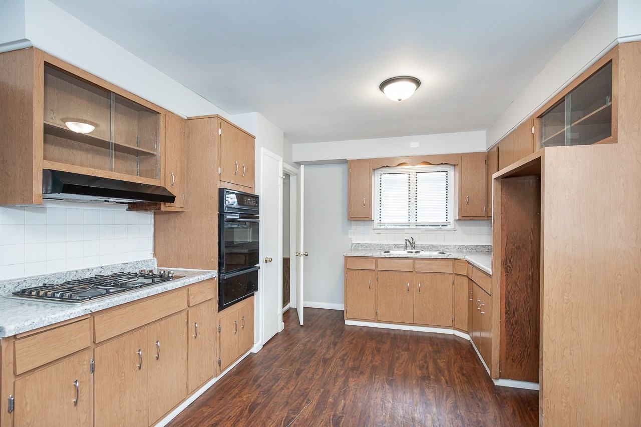 21920 Miller Ave - Photo 4 of 27