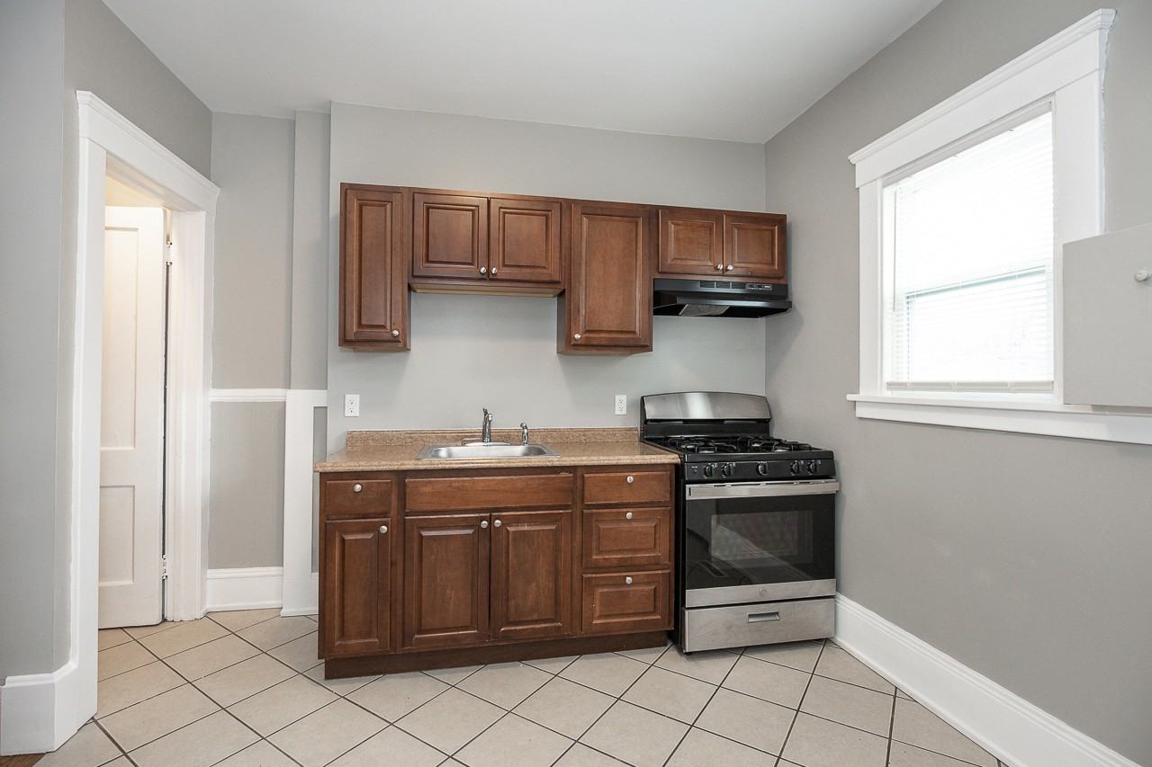 6915-6917 Franklin Blvd - Photo 3 of 15