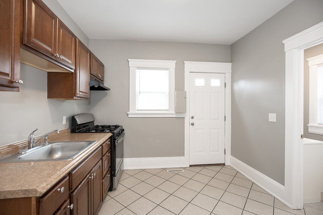 6915-6917 Franklin Blvd - Photo 4 of 15