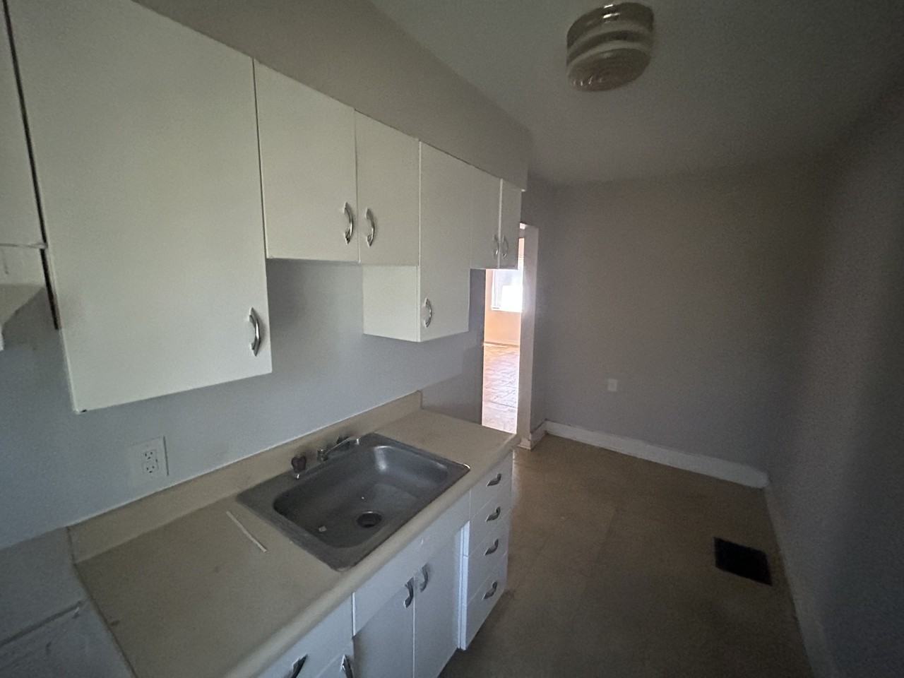 107 N Hampton Rd - Photo 7 of 13