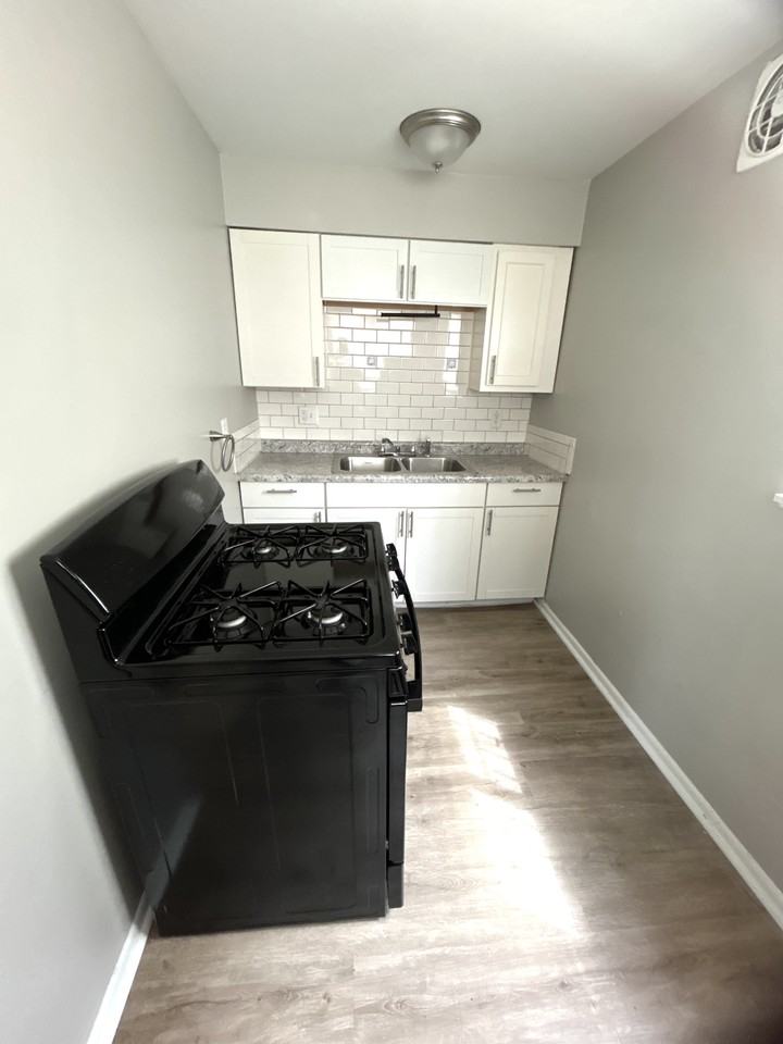 2174 Sullivant Ave - Photo 4 of 6