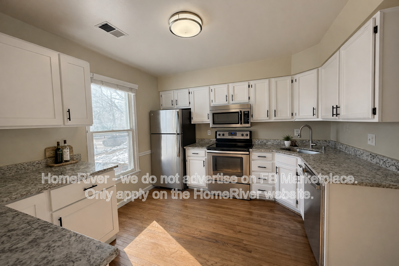 300B S 11th St - Photo 2 of 9